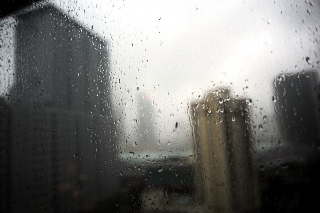 Når det regner i KL, regner det skikkelig. Innedag i dag. Kjøpesenter og hotellrommet.